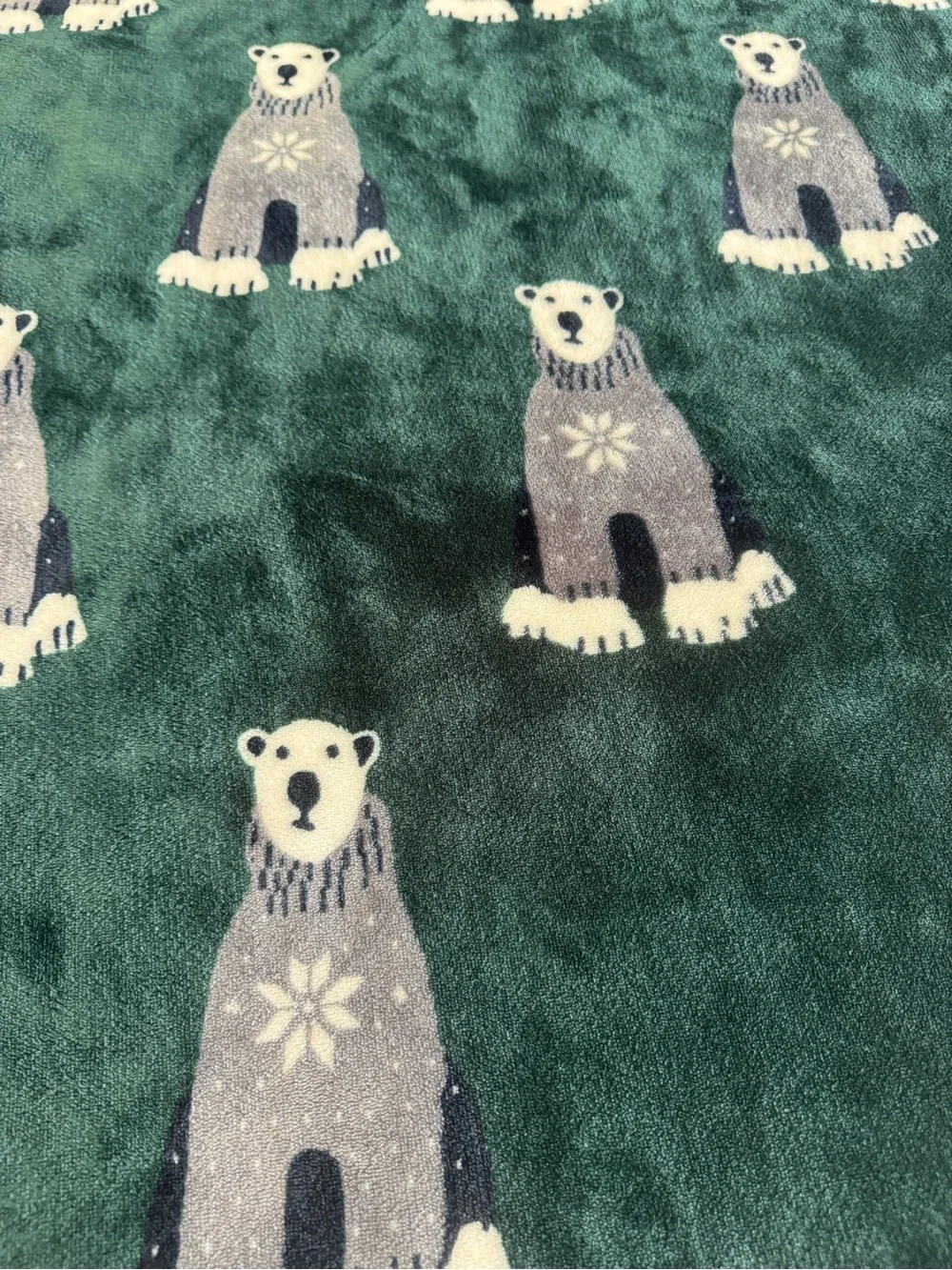 Tommy Hilfiger Polar Bear 50x70 Plush Throw Blanket - Forest Green & Cream